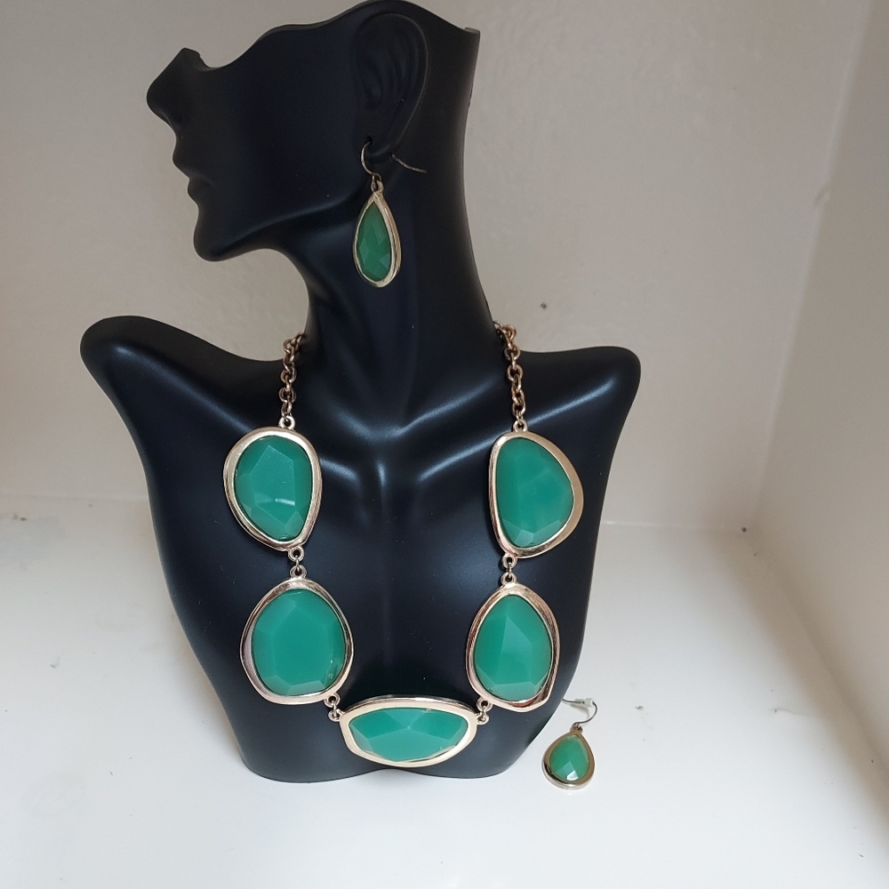 JADE COLOR STONE, CHARMED NECKLACE INCASED IN GOLD TRIM W/MATCHING EARRINGS